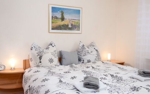 Burdzik: Lit, Meubles, Design Intérieur, Literie, Chambre, Drap De Lit, Mur, Sol, Sol, Pièce