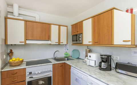Palmera Iii: Comptoir, Cuisine, Appareil De Cuisine, Cabinetry, Meubles, Sol, Principaux Appliance, Design Intérieur, Bois, Evier