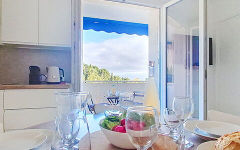 Les Amandiers: Porte, Balcon, Chaise, Mobilier De Jardin, Cour, Allée, Plante D'Appartement, Cour, Passerelle, Pot De Fleur
