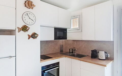 Les Amandiers: Porte, Balcon, Chaise, Mobilier De Jardin, Cour, Allée, Plante D'Appartement, Cour, Passerelle, Pot De Fleur