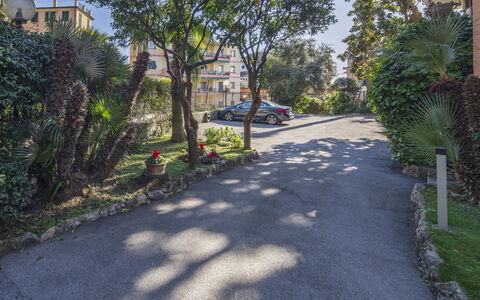 Green Home Seaside, Parking, Wifi, Ac, Genova Nerv: Arbre, Surface De La Route, Zone Résidentielle, Quartier, Asphalte, Appartement, Allée, Banlieue, Trottoir