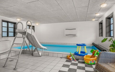 Star - 200M to the Fjord: Bleu, Arbuste, Chalet, Couverture De Sol, Jardin, Biens, Ombre, Aménagement Paysager, Ferme, Eco Hôtel