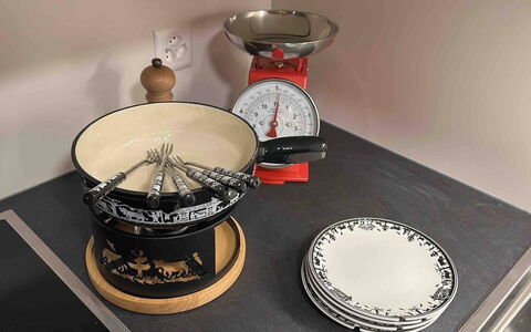 Alte Gemeindestube 2. Og Ost: Vaisselle, Serveware, Vaisselle, Assiette, Porcelaine, Appareil De Cuisine, Aliments