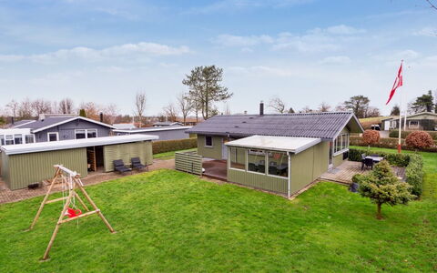 Severine - 650M from the Sea: Toit, Maison, Domicile, Chalet, Porte, Siding, Plate-Forme, Porche, Planche, Dur