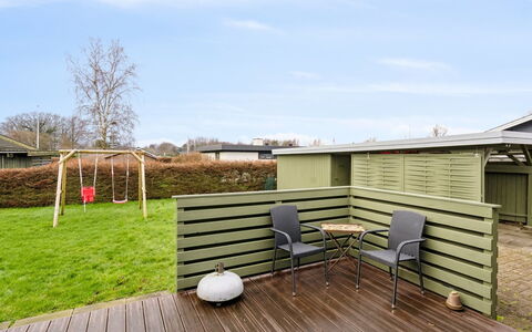 Severine - 650M from the Sea: Toit, Maison, Domicile, Chalet, Porte, Siding, Plate-Forme, Porche, Planche, Dur