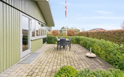 Severine - 650M from the Sea: Toit, Maison, Domicile, Chalet, Porte, Siding, Plate-Forme, Porche, Planche, Dur