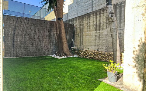 Les Aigües: Pelouse, Jardin, Gazon Artificiel, Arrière-Cour, Cour, Aménagement Paysager, Ombre, Cour