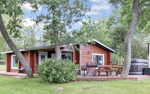 Anttoora B-Sauna: Arbre, Herbe, Maison, Domicile, Chalet, Arbuste, Lot Terre, Zone Rurale, Porte