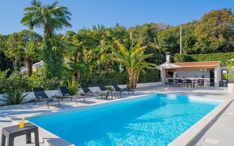 Lovran 127: Bleu, Piscine, Recours, Mobilier De Jardin, Composite, Eco Hôtel, Ombre, Loisir, Chaise, Balancelle