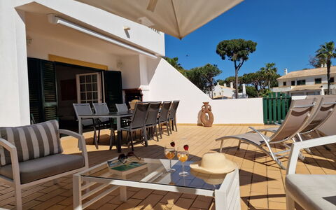 V3 Falésia - Vip Properties: Meubles, Chaise, Mobilier De Jardin, Ombre, Appartement, Balcon, Recours, Eco Hôtel, Table Cuisine Et Salle A Manger, Tableau De Plein Air