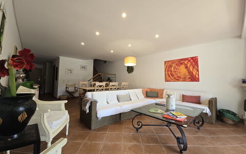 V3 Falésia - Vip Properties: Meubles, Design Intérieur, Sol, Sol, Canapé, Bois, Plafond, Table, Salon, Pièce