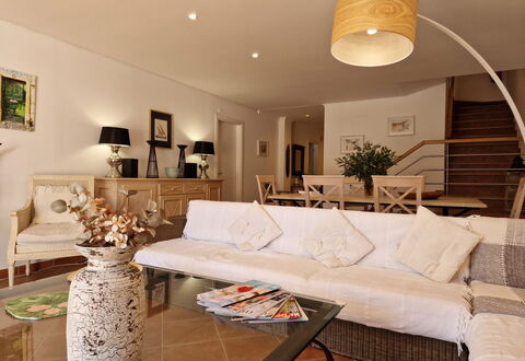 V3 Falésia - Vip Properties: Meubles, Design Intérieur, Canapé, Sol, Mur, Sol, Salon, Pièce, Bois, Plafond