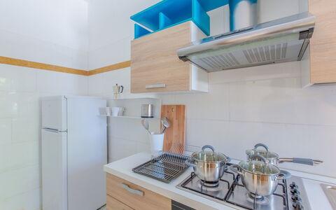 Villa Asami: Cuisine, Appareil De Cuisine, Comptoir, Principaux Appliance, Sol, Design Intérieur, Cabinetry, Bois, Meubles, Sol