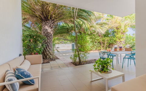Villa Nami: Eco Hôtel, Ombre, Recours, Chaise, Mobilier De Jardin, Jardin, Aménagement Paysager, Tropiques, Plante D'Appartement