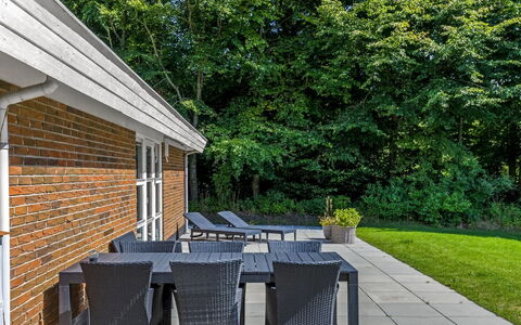 Wilma - 30Km from the Sea: Meubles, Mobilier De Jardin, Bois, Chaise, Tableau De Plein Air, Table, Ombre, Jardin, Table Cuisine Et Salle A Manger, Patio
