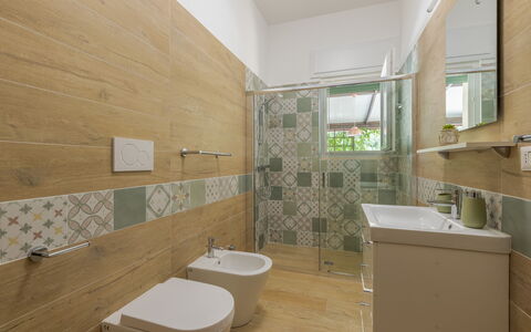 Villa San Vito: Sol, Sol, Tuile, Luminaire Plomberie, Évier, Salle De Bains, Robinet, Plomberie, Lavabo
