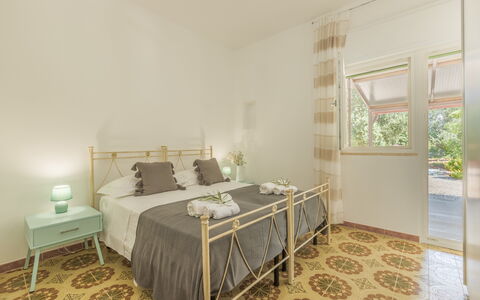 Villa San Vito: Meubles, Design Intérieur, Sol, Sol, Lit, Chambre, Plafond, Bois, Pièce, Textile