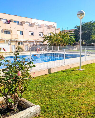 La Almadraba: Établissements Humains, Appartement, Design Urbain, Condominium, Hôtel, Ombre, Cour, Piscine, Mobilier De Jardin