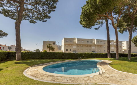 Poble Amarres Ii: Pelouse, Jardin, Aménagement Paysager, Ombre, Cour, Parc, Cour, Hacienda, Villa
