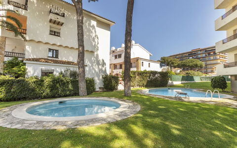 Poble Amarres Ii: Domicile, Appartement, Balcon, Condominium, Biens, Hôtel, Villa, Recours, Cour, Hacienda