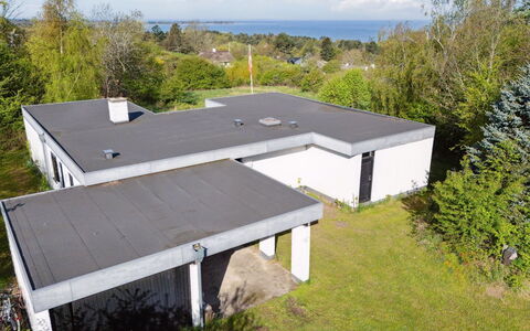 Brodde - 550M from the Sea: Bleu, Arbuste, Chalet, Couverture De Sol, Jardin, Biens, Ombre, Aménagement Paysager, Ferme, Eco Hôtel