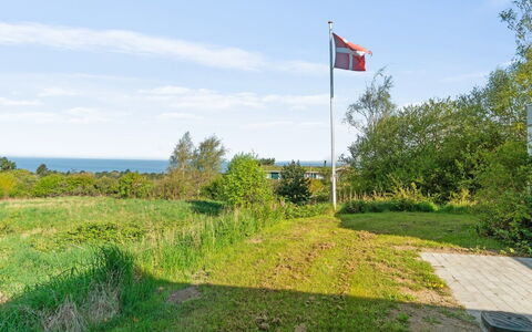 Brodde - 550M from the Sea: Bleu, Arbuste, Chalet, Couverture De Sol, Jardin, Biens, Ombre, Aménagement Paysager, Ferme, Eco Hôtel