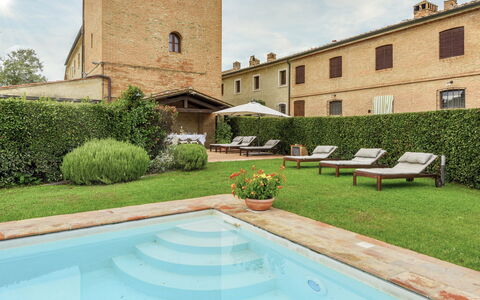 Villa Zambra: Meubles, Piscine, Mobilier De Jardin, Balancelle, Cour, Jardin, Plante D'Appartement, Pot De Fleur, Biens, Hacienda