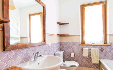 Villa Camaiore: Luminaire Plomberie, Sol, Design Intérieur, Salle De Bains, Sol, Robinet, Plomberie, Lavabo, Évier, Domicile