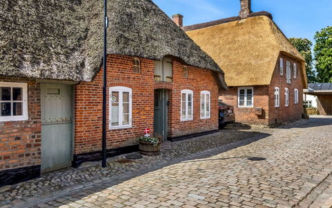 Deik - 25Km from the Sea: Biens, Ombre, Allée, Ferme