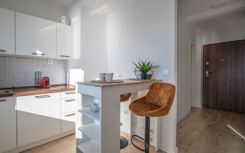 Bella Vista: Meubles, Design Intérieur, Sol, Sol, Bois, Cabinetry, Comptoir, Pièce, Plafond, Cuisine