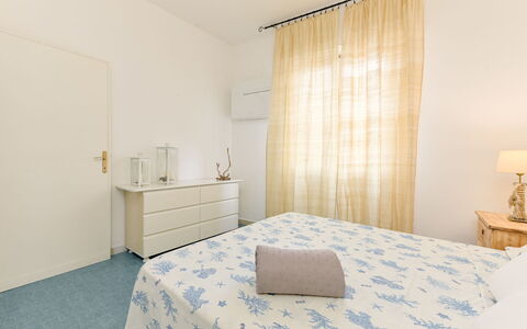 Al Numero 13: Meubles, Design Intérieur, Sol, Mur, Sol, Chambre, Bois, Lit, Pièce, Plafond