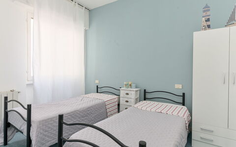 Al Numero 13: Lit, Chambre, Meubles, Literie, Design Intérieur, Sol, Sol, Drap De Lit, Linge, Textile