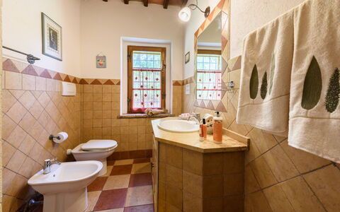 Villa Tregole: Design Intérieur, Sol, Sol, Luminaire Plomberie, Salle De Bains, Meubles, Plafond, Robinet, Pièce, Plomberie