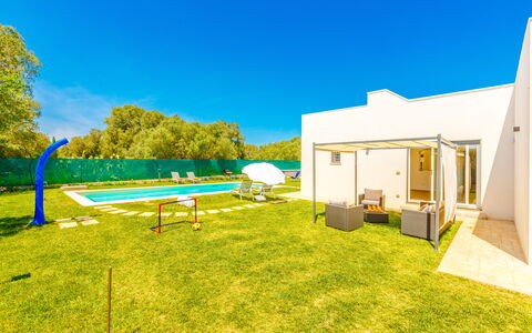 Villa Eufriama: Loisir, Pelouse, Ombre, Piscine, Aménagement Paysager, Cour, Gazon Artificiel, Hôtel, Villa, Eco Hôtel