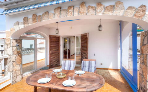 Afrodita: Propriété, Bâtiment, Maison, Pièce, Immobilier, Domicile, Design Intérieur, Architecture, Appartement, Villa
