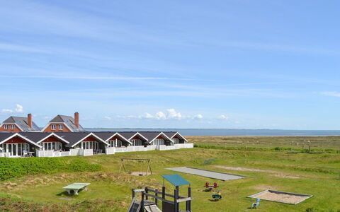 Reinhold - 1.9Km from the Sea: Biens, Ombre, Allée, Ferme