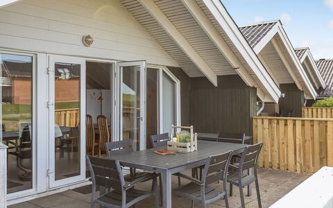 Reinhold - 1.9Km from the Sea: Biens, Ombre, Allée, Ferme