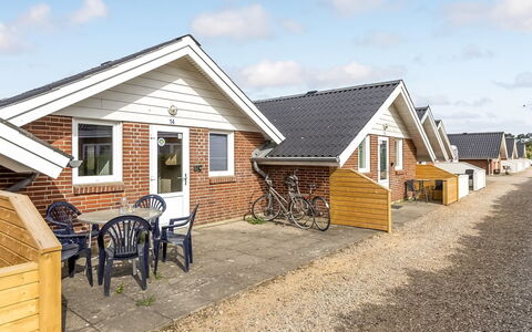 Reinhold - 1.9Km from the Sea: Biens, Ombre, Allée, Ferme
