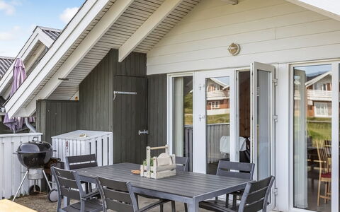 Reinhold - 1.9Km from the Sea: Biens, Ombre, Allée, Ferme