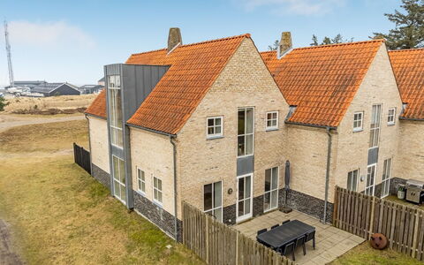 Etly - 246M from the Sea: Bois, Domicile, Porche, Plate-Forme, Dur, Toit, Tache De Bois, Parquet, Eco Hôtel