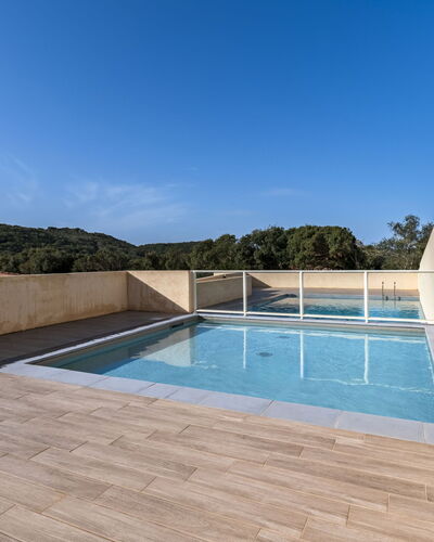 Bonifacio 201: Piscine, Sol, Sol, Composite, Béton, Tuile, Ombre, Conception, Daylighting