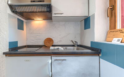 Meazza 324.2: Cuisine, Comptoir, Evier, Appareil De Cuisine, Design Intérieur, Luminaire Plomberie, Principaux Appliance, Sol, Robinet, Électroménager