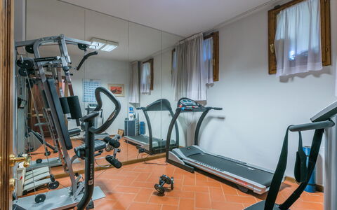 Villa Silvana: Sol, Sol, Machine D'Exercice Physique, Pièce, Gym, Equipement D'Exercice, Rideau