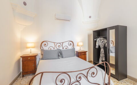 Dimora Storica: Design Intérieur, Sol, Sol, Meubles, Plafond, Pièce, Appartement, Cabinetry, Chambre, Lit