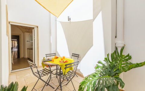 Dimora Storica: Meubles, Design Intérieur, Chaise, Plafond, Ombre, Tache De Bois, Plante D'Appartement, Table Cuisine Et Salle A Manger, Mobilier De Jardin, Eco Hôtel