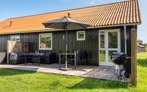 Arise - 700M from the Sea: Bois, Toit, Maison, Chalet, Porche, Domicile, Ombre, Siding, Plate-Forme, Batiments Jardin
