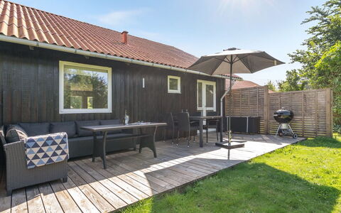 Arise - 700M from the Sea: Toit, Maison, Lot Terre, Domicile, Chalet, Biens, Batiments Jardin, Ombre, Cabane En Rondins, Aménagement Paysager