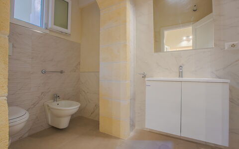 Casa Ettore: Sol, Sol, Luminaire Plomberie, Salle De Bains, Design Intérieur, Lavabo, Évier, Plomberie, Robinet, Tuile
