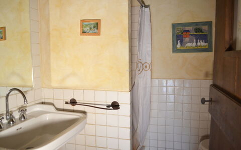 Appartamento Vele, Wifi, Near Perugia: Luminaire Plomberie, Mur, Salle De Bains, Lavabo, Sol, Robinet, Évier, Sol, Design Intérieur, Plomberie