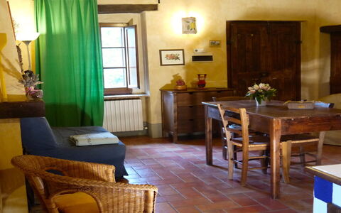 Appartamento Rustico, Wifi, Perugia: Meubles, Design Intérieur, Sol, Bois, Sol, Table, Chaise, Table Cuisine Et Salle A Manger, Pièce, Salle À Manger